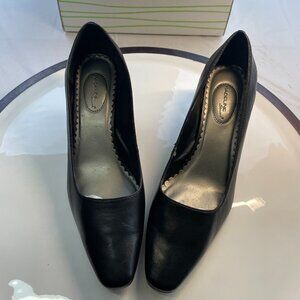 Madeline Stuart Black Pumps Size 9.5